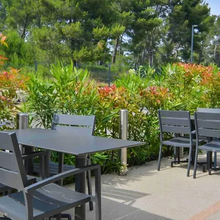 Kyriad - Plan De Campagne Apart-hotel