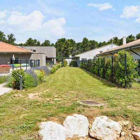 Kyriad - Plan De Campagne Apart-hotel